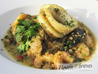 Paella de quinoa y mariscos
