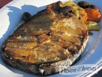 Surubí grillado con compota de tomates e hinojos
