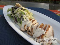 Ensalada César con láminas de pollo