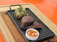 Picanha, puré rústico de papas y salsa criolla